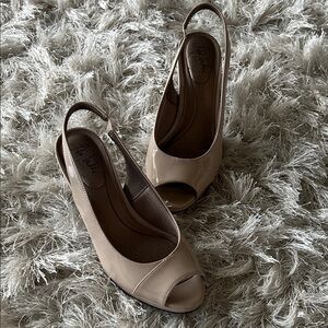 LifeStride Elegant Beige Peep-Toe Slingback Heels Woman’s size 7.5